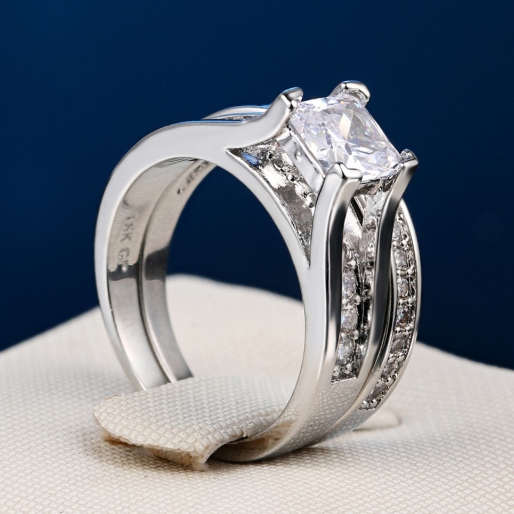 925 STERLING SILVER DIAMOND ENGAGEMENT SET RING, CUTE RING, SHINY RING. - Picture 5 of 6